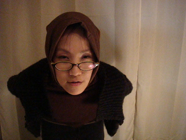 20090224_grannie_making
