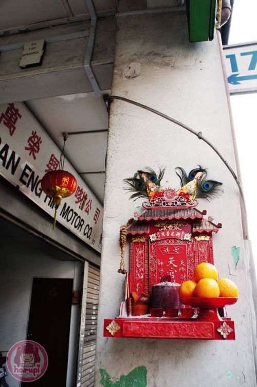 Geylang old shops - Chinese praying culture 