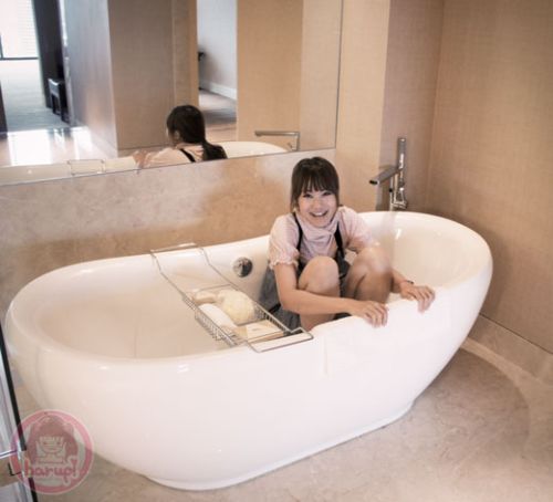Marina Bay Sands Horizon Deluxe - nice bathtub
