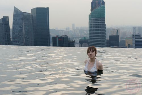 Marina Bay Sands hotel - chill out at the skypool