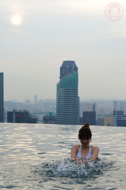 Marina Bay Sands hotel - fun at the skypool