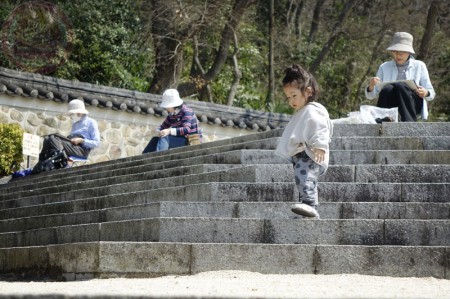 Little-big-boss playing at the stairs, Mitsuike Koen 三ツ池公園
