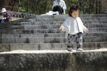 Little-big-boss playing at the stairs, Mitsuike Koen 三ツ池公園