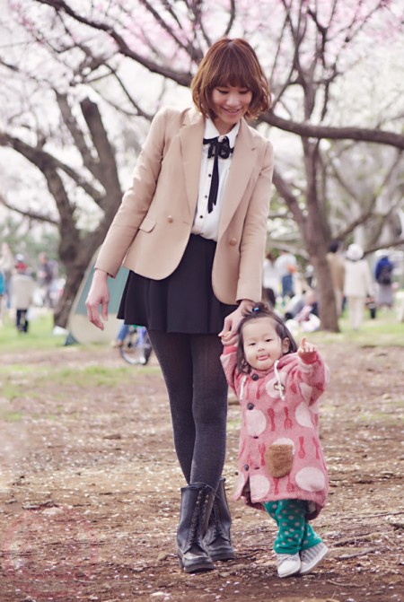 Little-big-boss and I posing for sakura blossom in Showa Kinen Park 昭和記念公園の桜
