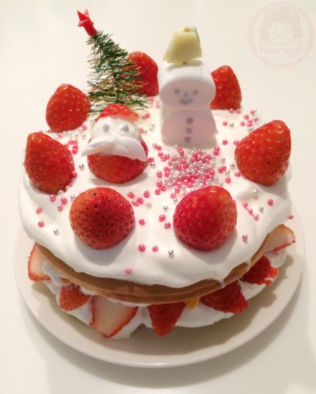 The handmade Christmas Strawberry Pancake cake!