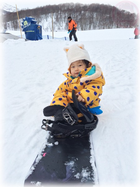 Little-big-boss on mommy's snowboard
