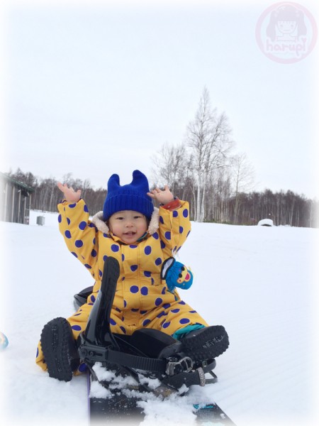 Little-big-boss on mommy's snowboard