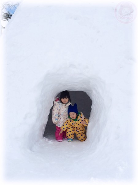 Little-big-boss and Yuki-chan in an igloo