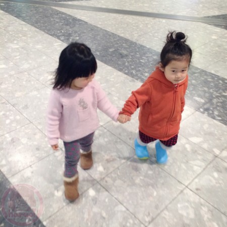 Little-big-boss and Yuki-chan holding hand