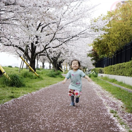 Running in full energy up and down the path!