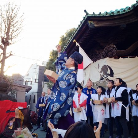 Throwing beans Setsubun events at the temple 神社で豆まきイベント